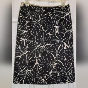 TALBOTS | Size 4 Black & White Leaf Print Pencil Skirt. Vintage Y2K.